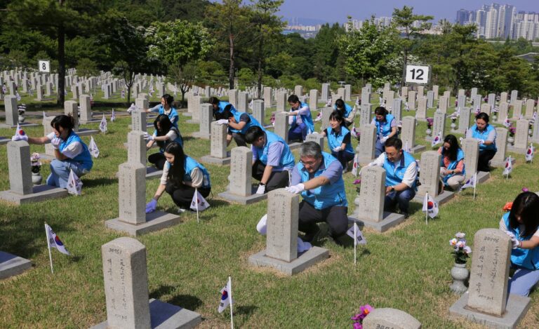 프리드라이프, 현충일 앞두고 현충원 묘역정화 봉사활동 진행